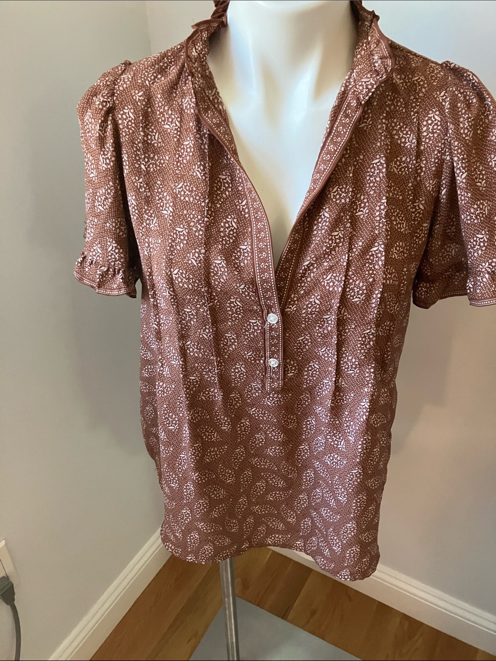 Max Studio Rust Brown Short Sleeve Ruffle Collar Blouse